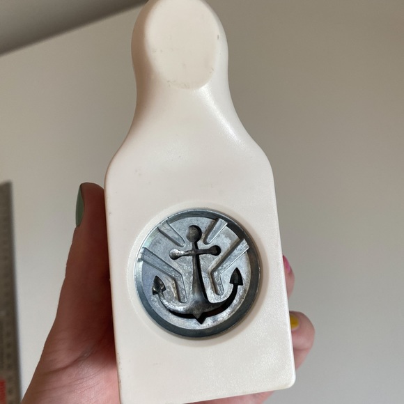 Martha Stewart Anchor Paper Punch - Picture 6 of 9